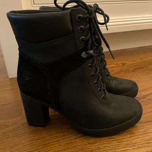 Timberland Women’s A1KD4 Black Boots with heel
